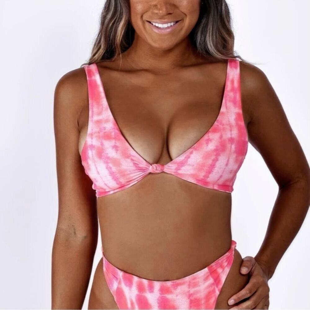 Skatie• ‘Penny’ Bikini Top in Lollapalooza
